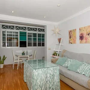 precioso-apartamento-en-malaga-al-lado-de-la-playa.hotelsinnerja.org/